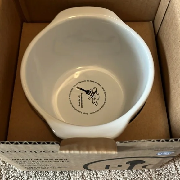 Pampered Chef Breakfast Sandwich Maker - Picture 4 of 5